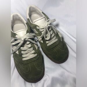 VINCE. Oasis Leather Sneakers Men's Size 8.5 green / white